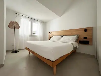 Letto o letti in una camera di Luxury sea view home at only 4-min walk to beach