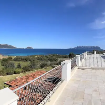 Luxury sea view home at only 4-min walk to beach