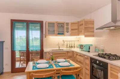 Cucina o angolo cottura di Glori House 50m from Marina di Olbia - Happy Rentals