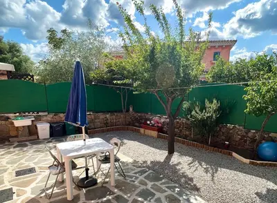 Giardino di ISS Travel, Domo Magenta 2-bedrooms apartment - with Private Outdoor Area