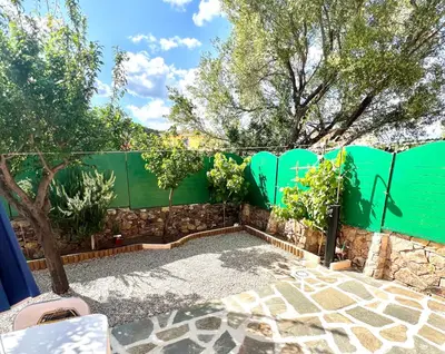 Giardino di ISS Travel, Domo Magenta 2-bedrooms apartment - with Private Outdoor Area
