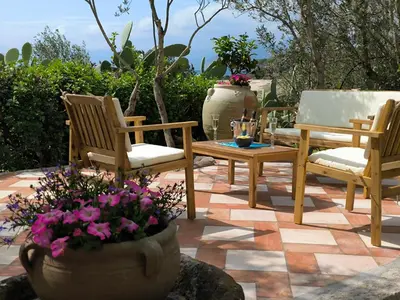 Giardino di Splendida villa in riva al mare