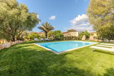 Piscina di STAZZO SAN TEODORO IL GINEPRO Piscina Condivisa o nelle vicinanze