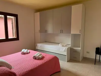 Letto o letti in una camera di Comoda villetta con giardino