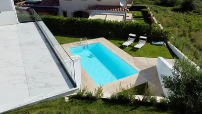 Piscina di Villa Almata o nelle vicinanze