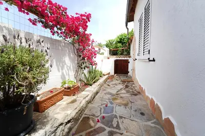 Giardino di Sardinian Cottage, 150m from the sea, private Garden