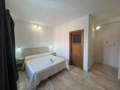 Letto o letti in una camera di S' Agrùstu