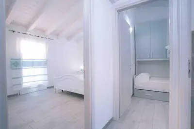 Letto o letti in una camera di Seaside Villa 2BR-1BA. 7 min walk to the beach