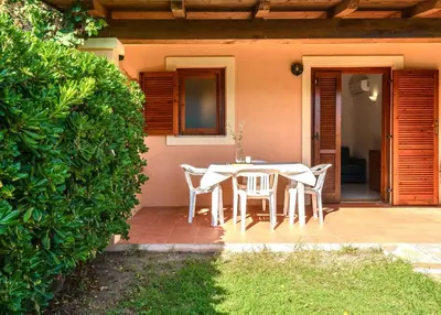 Giardino di ISA-apartments with air conditioning and private outdoor space in San Teodoro