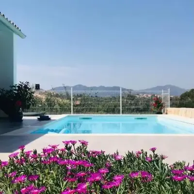 Vista mare con piscina a Budoni - Baia Sant’Anna