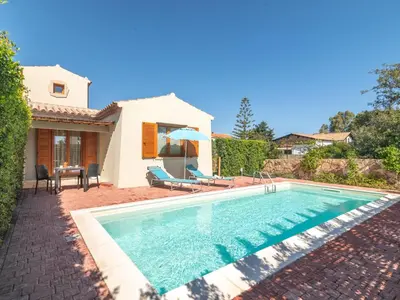 Piscina di Holiday Home Romeo by Interhome o nelle vicinanze