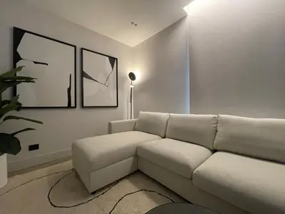 Area soggiorno di Superior 1BR Apartment - Fully Renovated & Equipped - Prime Centre location - Garibaldi#2 - Parking