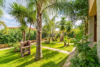 Giardino di ISS Travel, Villa Fiorita - 800 m from La Cinta beach
