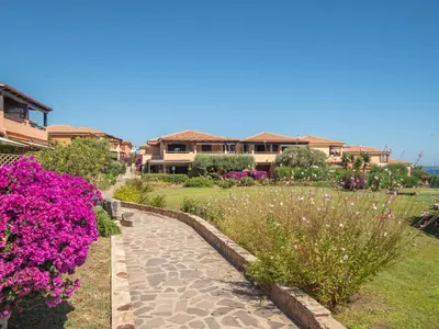 Giardino di Apartment D3 - 2 - Baia de Bahas by Interhome