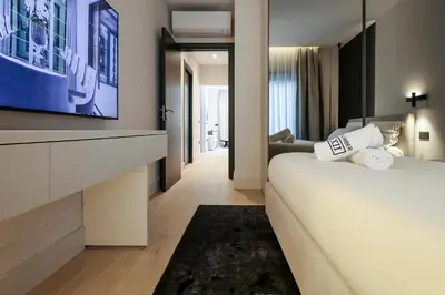 Letto o letti in una camera di 2BR Luxurious Designer holiday Apartment - Azulis1 - Garden - FREE Parking