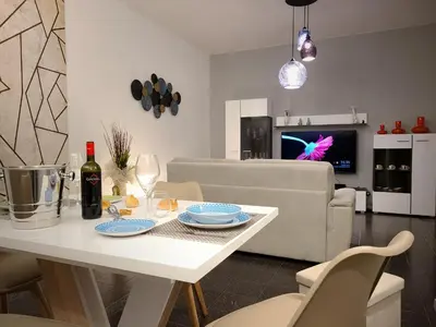Cucina o angolo cottura di La Gardenia Deluxe Apartment