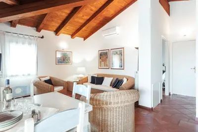 Area soggiorno di Villa caposchiera a 150m dal mare
