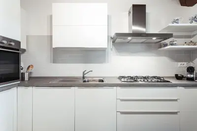 Cucina o angolo cottura di Villa caposchiera a 150m dal mare