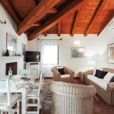 Villa caposchiera a 150m dal mare