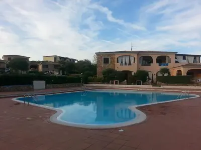 Piscina di B4 Lu Maestrali o nelle vicinanze