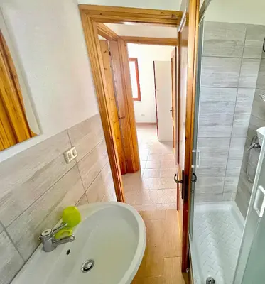 Bagno di ISS Travel, La Mendula Holiday Home, 2 bedrooms-apartments with private outdoor area