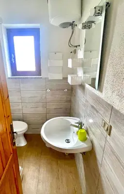 Bagno di ISS Travel, La Mendula Holiday Home, 2 bedrooms-apartments with private outdoor area