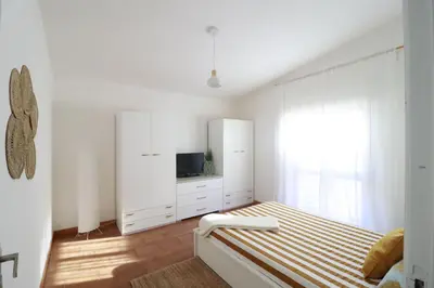 Letto o letti in una camera di Salt Whisper - Trilocale centrale inondato di luce