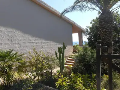 Giardino di Casa Cala Liberotto a 100 metri dalla spiaggia