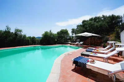 Piscina di Villa Azzurra , piscina, parcheggio e vista mare o nelle vicinanze
