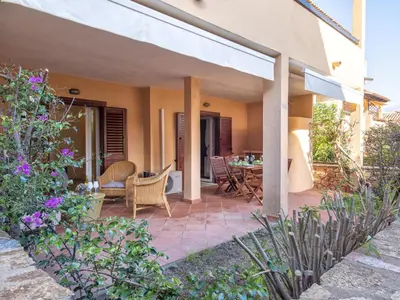 Giardino di Apartment D4 - I1- Baia de Bahas by Interhome