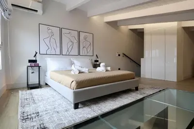 Letto o letti in una camera di Luxurious Garibaldi Penthouse - Big Terrace - Great view - Renovated - Historical Centre