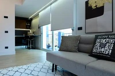 Area soggiorno di Luxurious Garibaldi Penthouse - Big Terrace - Great view - Renovated - Historical Centre