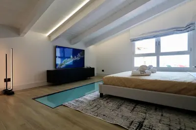 TV o dispositivi per l'intrattenimento presso Luxurious Garibaldi Penthouse - Big Terrace - Great view - Renovated - Historical Centre