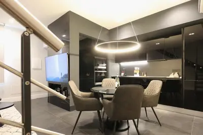 Area soggiorno di Spacious Modern Fully equipped Apartment in Monumental Building - Parking - Historical Centre