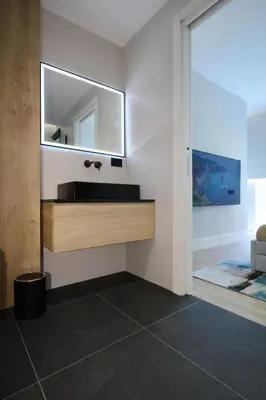 TV o dispositivi per l'intrattenimento presso Spacious Modern Fully equipped Apartment in Monumental Building - Parking - Historical Centre