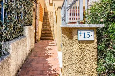 Planimetria di GuestHost - Sea View Apartment with Veranda!