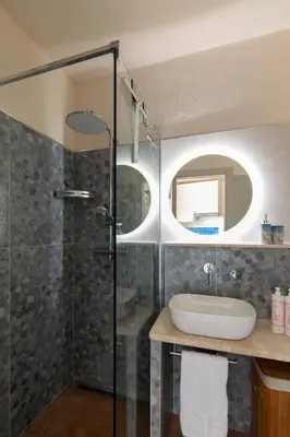 Bagno di Mishti Blu Studio al Mare by Wonderful Italy
