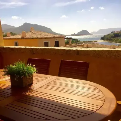 La Perlacea fronte mare