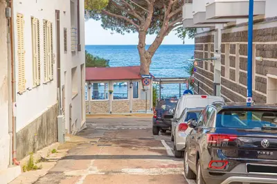 Vista generica sul mare o vista sul mare dall'interno dell'appartamento