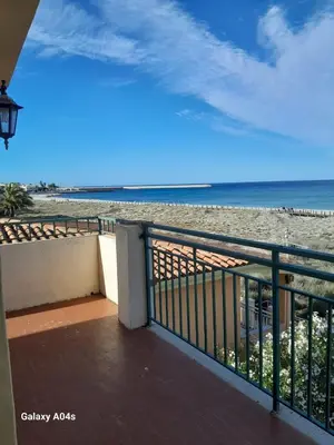Vista generica sul mare o vista sul mare dall'interno dell'appartamento