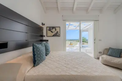 Letto o letti in una camera di Villa DEG Vista Mare San Teodoro Puntaldia