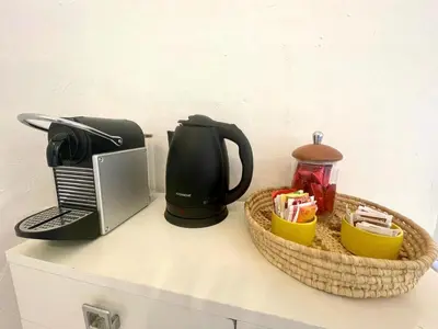 Set per la preparazione di tè e caffè presso San Teodoro PUNTA EST Vista Mare