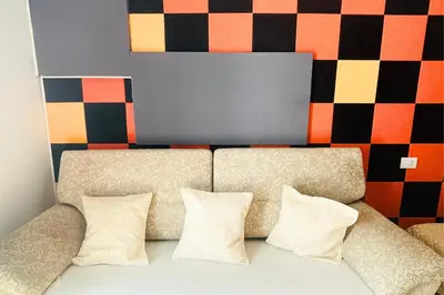 Area soggiorno di Vicino Aeroporto - Orange Marina Room