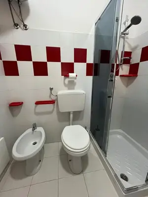 Bagno di Villetta MP casa sviluppata su due piani con doppia veranda e parcheggio privato