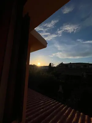 Alba o tramonto visti dall'interno dell'appartamento o dai dintorni