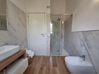 Bagno di Holiday House in Villa Beatrice con Jacuzzi privata