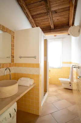 Bagno di Villa Olive by Klodge