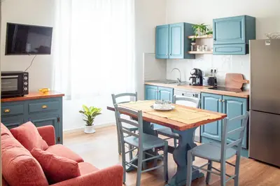 Cucina o angolo cottura di Iron-Bridge House, elegant apartment bay front