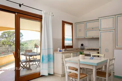 Cucina o angolo cottura di Villa Azzurra by Propertize