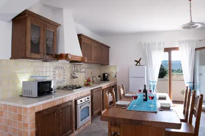 Cucina o angolo cottura di Splendida Villa vicino al magico mare di Orosei
